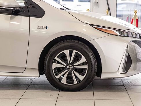 Used 2018 Toyota Prius Prime Premium image 11