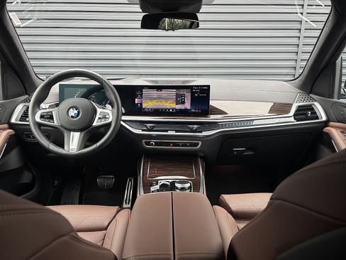 Used 2026 BMW X7 xDrive40i w/ M Sport Package AWD/4WD image 34