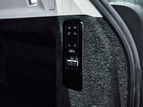 Used 2024 Land Rover Range Rover Long Wheelbase Autobiography AWD/4WD image 16