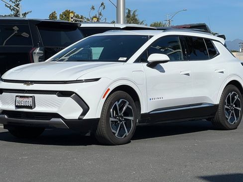 Used 2025 Chevrolet Equinox EV LT w/ Convenience Package image 9