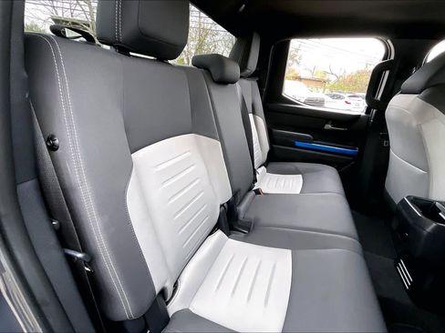 Used 2025 Toyota Tacoma TRD Off-Road image 19