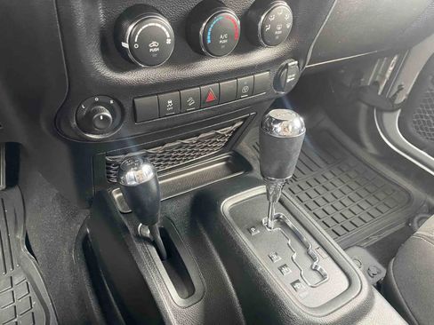 Used 2018 Jeep Wrangler Unlimited Sahara image 30