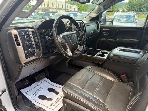 Used 2018 GMC Sierra 3500 Denali w/ Duramax Plus Package AWD/4WD image 12