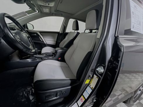 Used 2018 Toyota RAV4 XLE AWD/4WD image 15