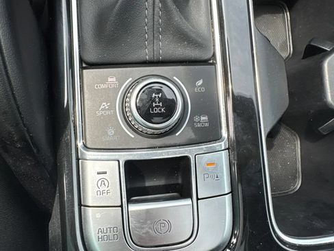 Used 2025 Kia Telluride S AWD/4WD image 16