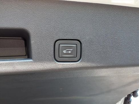 Used 2025 GMC Acadia Elevation AWD/4WD image 24