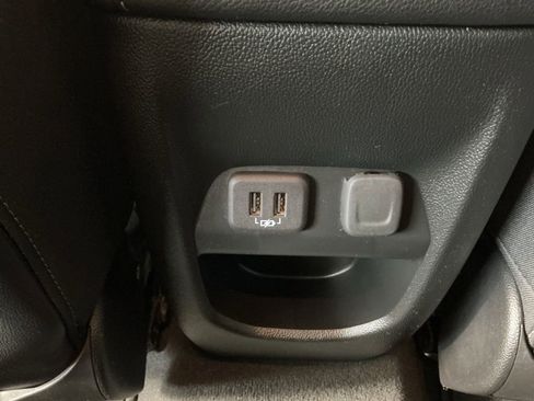 Used 2022 Chevrolet Colorado LT w/ Luxury Package image 11