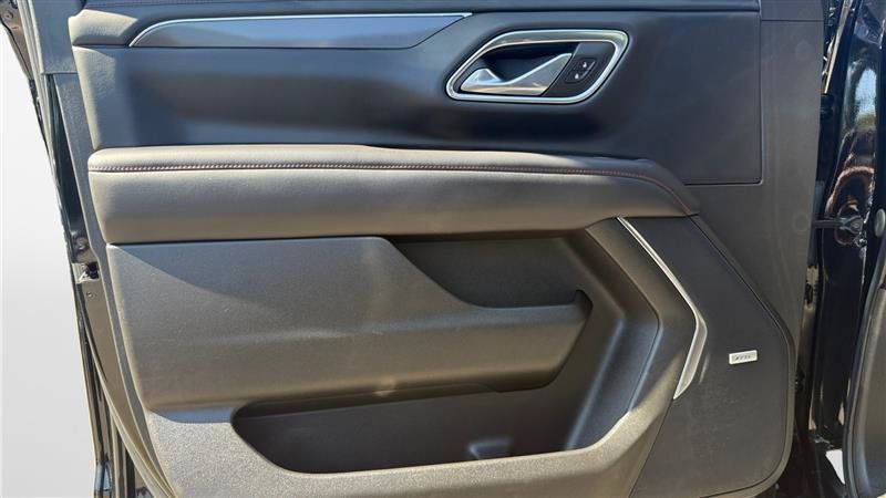 Used 2021 Chevrolet Suburban RST AWD/4WD image 11