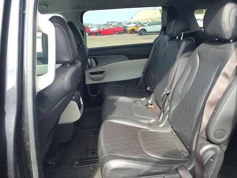 Used 2024 Kia Carnival LX FWD image 15