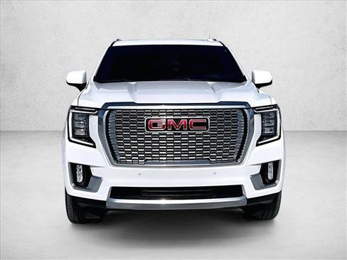 Used 2024 GMC Yukon XL Denali w/ Advanced Technology Package image 3