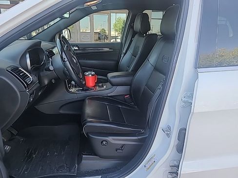 Used 2020 Jeep Grand Cherokee Overland AWD/4WD image 5