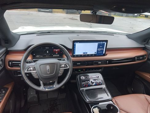 Used 2023 Lincoln Nautilus Reserve w/ Luxury Package image 21