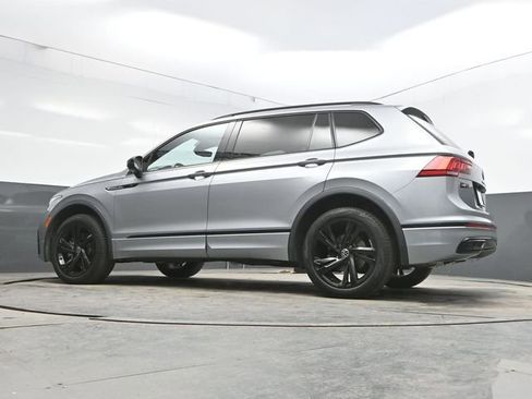 Used 2023 Volkswagen Tiguan SE R-Line image 45