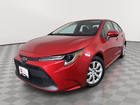 Used 2020 Toyota Corolla LE FWD image 1