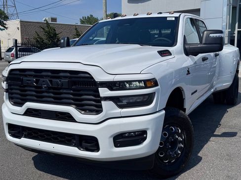 Used 2025 RAM 3500 Big Horn AWD/4WD image 3