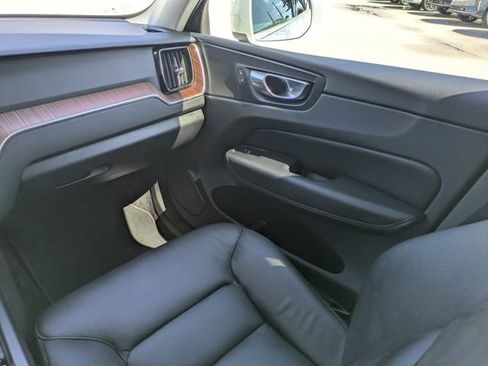 Used 2023 Volvo XC60 B5 Plus image 23