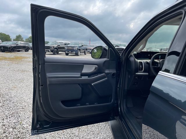 Used 2025 Ford Expedition Active AWD/4WD image 28