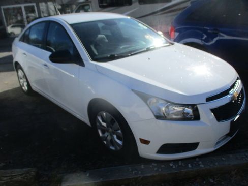 Used 2012 Chevrolet Cruze LS image 1