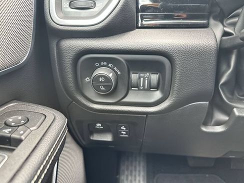 Used 2025 RAM 1500 Laramie AWD/4WD image 23
