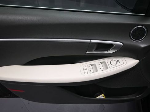 Used 2023 Hyundai Sonata SE FWD image 4