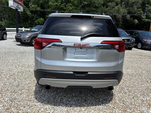 Used 2017 GMC Acadia SLT FWD image 2