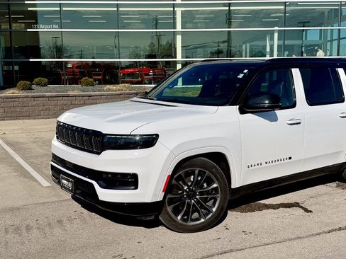 Used 2025 Jeep Grand Wagoneer L Series II Obsidian w/ Quick Order Packagew 28T image 2