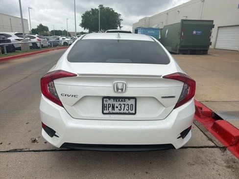 Used 2016 Honda Civic Touring image 4