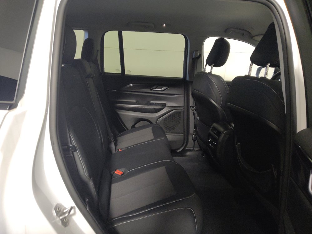 Used 2023 Jeep Grand Cherokee Laredo w/ Luxury Tech Group I AWD/4WD image 19