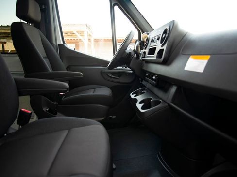 Used 2025 Mercedes-Benz Sprinter 144 Cargo image 15