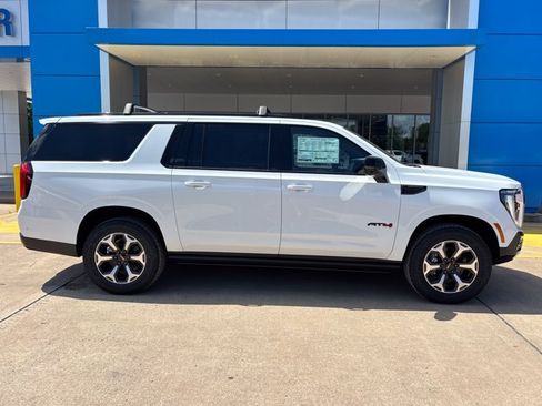 New 2026 GMC Yukon XL AT4 Ultimate w/ LPO, Illumination Package AWD/4WD image 2