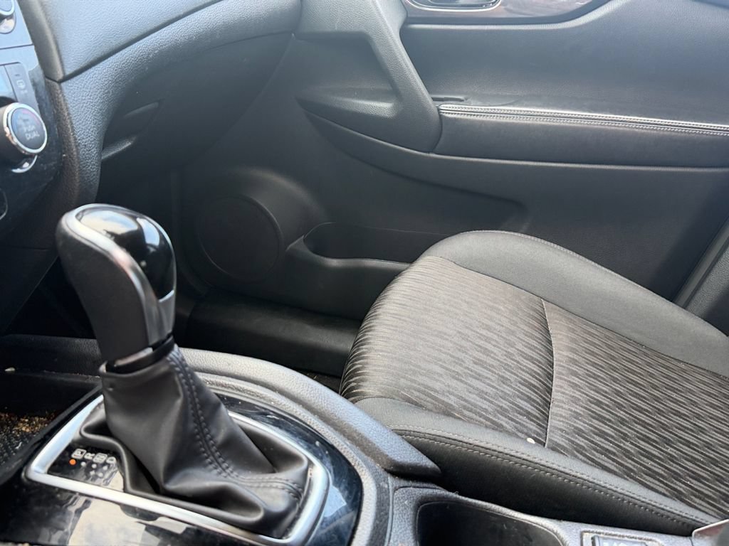 Used 2019 Nissan Rogue SV AWD/4WD image 28
