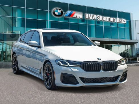 Used 2023 BMW 530i w/ M Sport Package RWD image 3