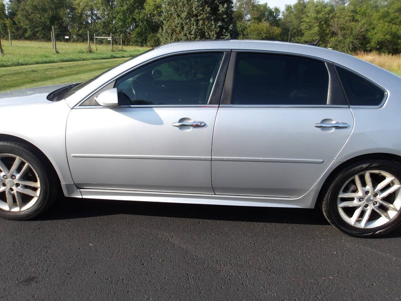 Used 2013 Chevrolet Impala LTZ FWD image 32