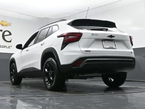 New 2026 Chevrolet Trax LT w/ Sunroof Package FWD image 5