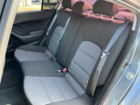 Used 2018 Kia Forte S image 19