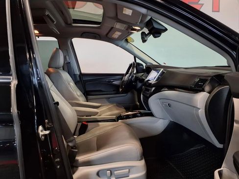 Used 2017 Honda Pilot Elite image 12