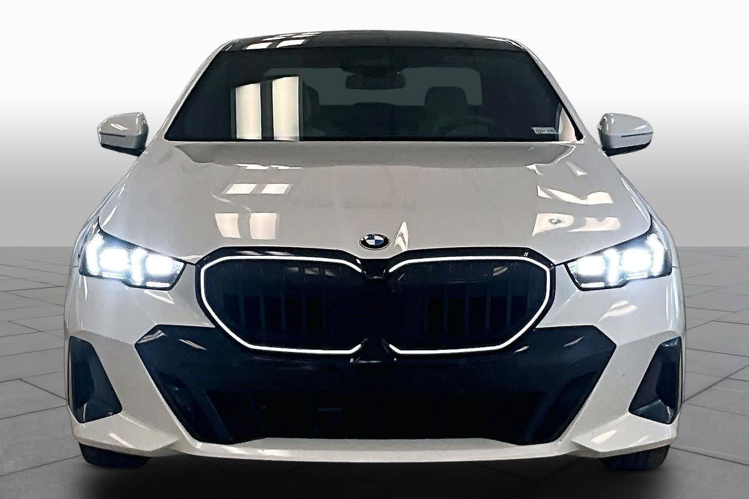 Used 2024 BMW 540i xDrive w/ Premium Package AWD/4WD image 3