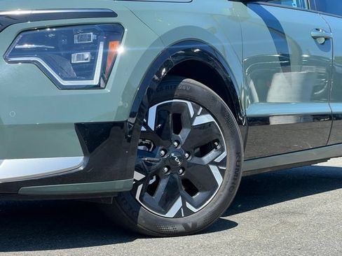 Certified 2023 Kia Niro Wave w/ Wave Preserve Package FWD image 2