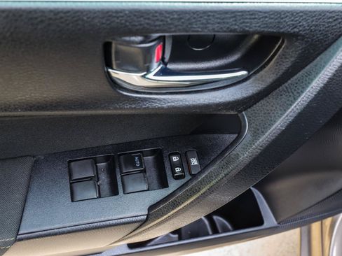 Used 2019 Toyota Corolla LE FWD image 33