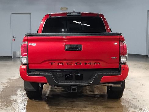 Used 2017 Toyota Tacoma Limited image 6