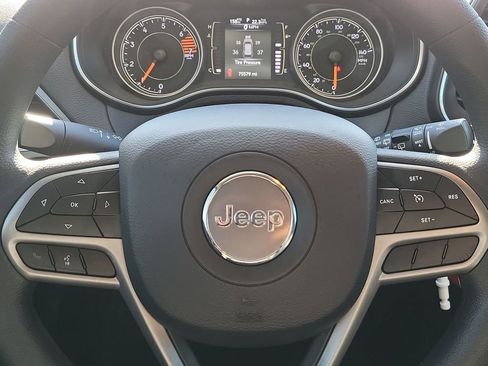 Used 2020 Jeep Cherokee Latitude image 11