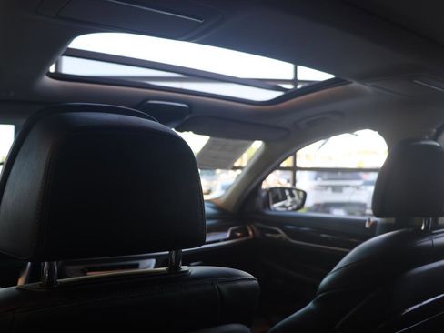 Used 2018 BMW 740i image 27