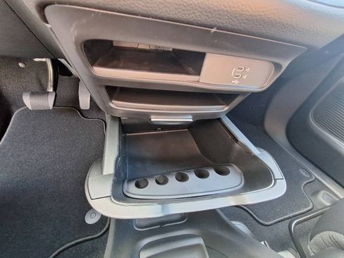 New 2027 Chrysler Pacifica Select FWD image 14