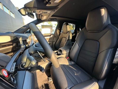Used 2026 Porsche Cayenne S image 5