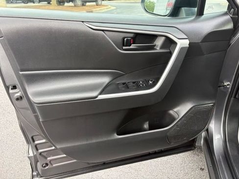 Used 2022 Toyota RAV4 LE AWD/4WD image 27