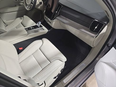 Used 2026 Volvo XC90 B6 Ultra image 23