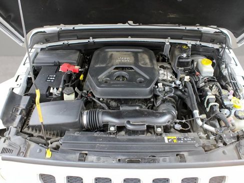 Used 2019 Jeep Wrangler Unlimited Sahara w/ Safety Group image 28