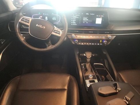 Used 2024 Kia Telluride LX FWD image 5