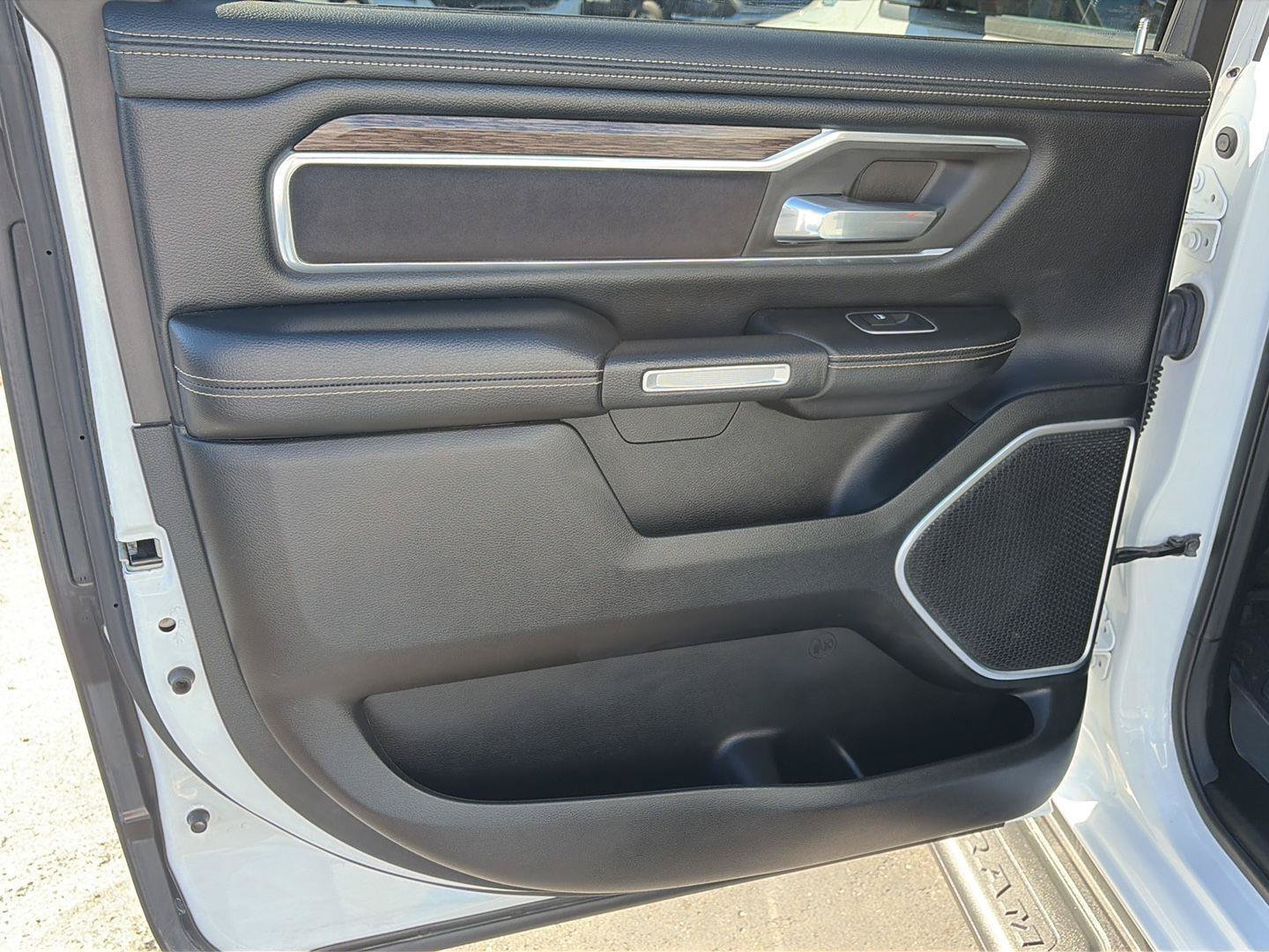 Used 2020 RAM 1500 Laramie AWD/4WD image 13