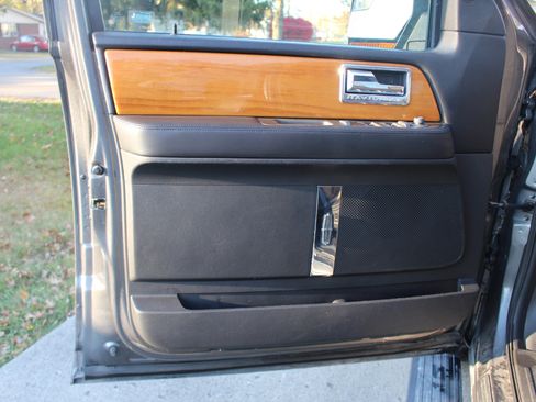 Used 2014 Lincoln Navigator 2WD w/ Equipment Group 101A image 11